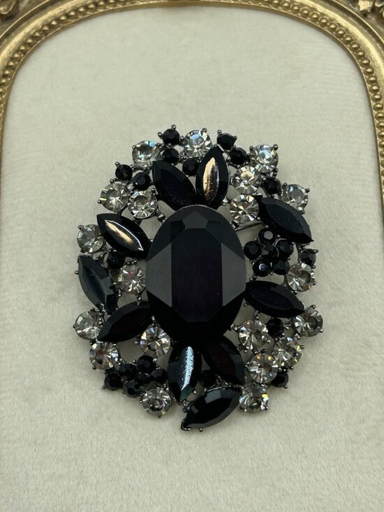 Unbranded Jewelry - Large Black Rhinestone Costume Brooch Statement Pin Silver Tone Traitors Sparkle